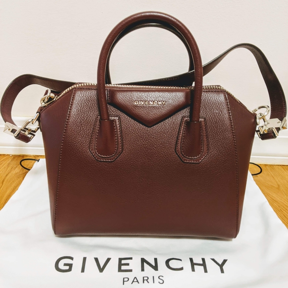 GIVENCHY Small Leather Antigona Bag